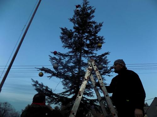 Rozsvěcení vánočního stromu ve Lhotce 1. 12. 2019